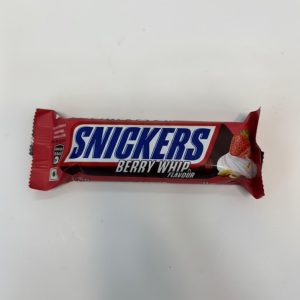 اسنیکرز طعم بری‌ویپ (توتی–خامه‌ای)